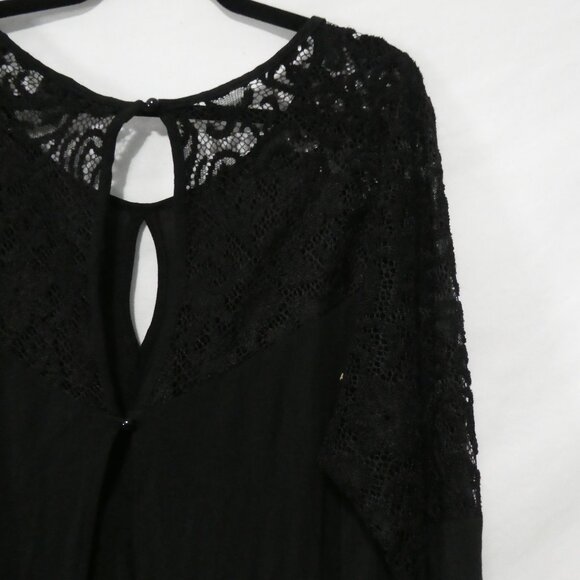 Unbranded | P2P 22 inches measured | Elegant Black Lace Detail Blouse - Picture 5 of 15